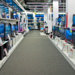 intérieur d'un magasin d'électronique de divertissement